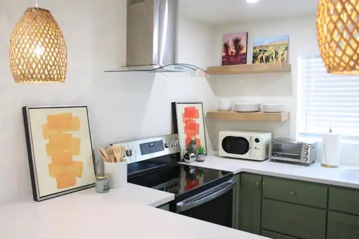 Serene Modern Home Backdoor With Great Wifi, Games, Movies, Patio Seating And Bbq Easy Access To North Joshua Tree National Park In 10 Minutes Twentynine Palms Kültér fotó