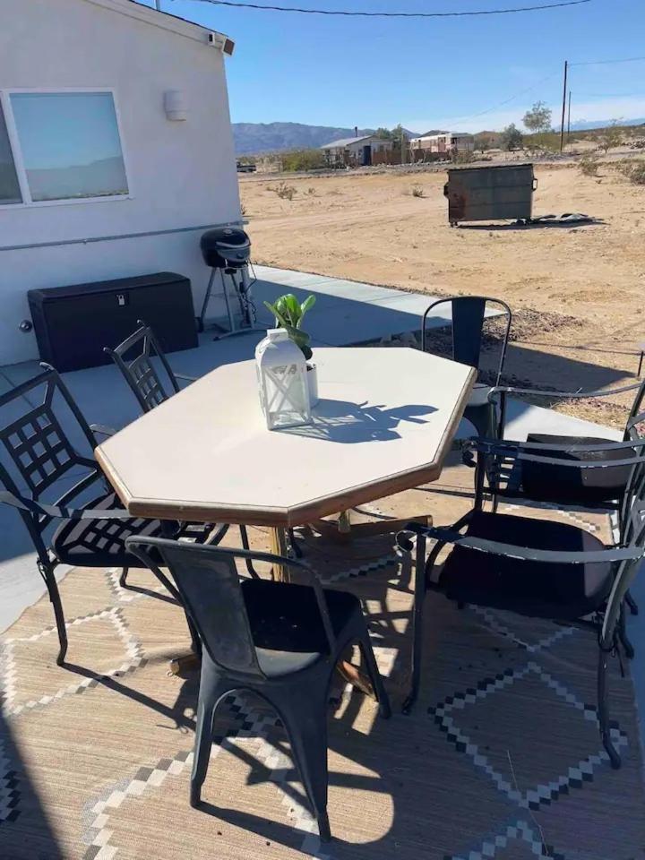Serene Modern Home Backdoor With Great Wifi, Games, Movies, Patio Seating And Bbq Easy Access To North Joshua Tree National Park In 10 Minutes Twentynine Palms Kültér fotó