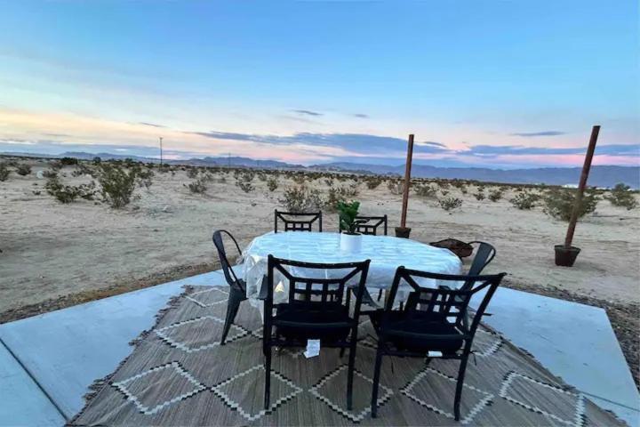 Serene Modern Home Backdoor With Great Wifi, Games, Movies, Patio Seating And Bbq Easy Access To North Joshua Tree National Park In 10 Minutes Twentynine Palms Kültér fotó