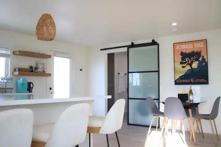 Serene Modern Home Backdoor With Great Wifi, Games, Movies, Patio Seating And Bbq Easy Access To North Joshua Tree National Park In 10 Minutes Twentynine Palms Kültér fotó