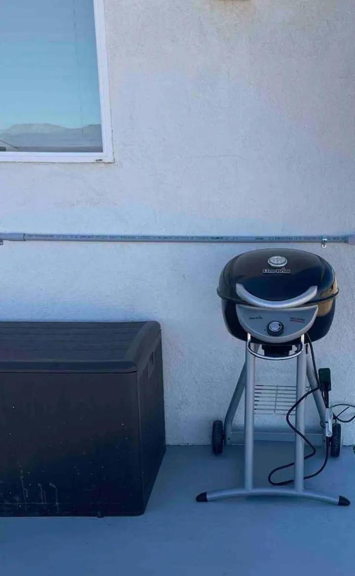 Serene Modern Home Backdoor With Great Wifi, Games, Movies, Patio Seating And Bbq Easy Access To North Joshua Tree National Park In 10 Minutes Twentynine Palms Kültér fotó