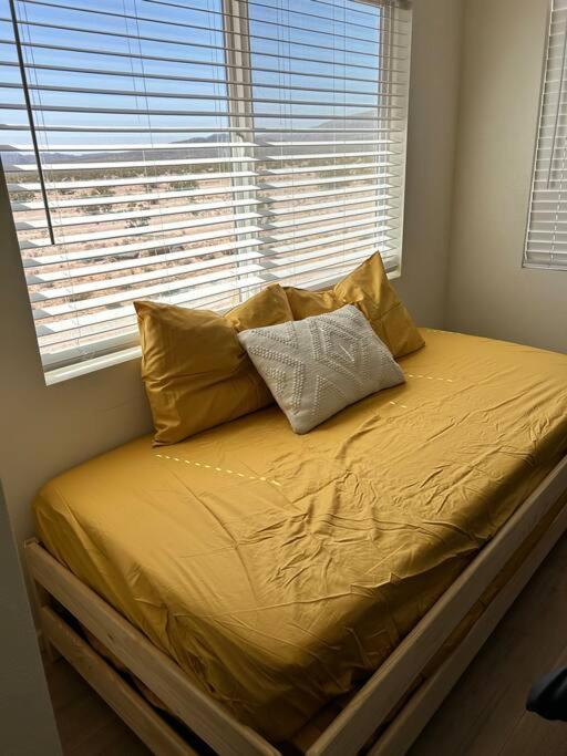 Serene Modern Home Backdoor With Great Wifi, Games, Movies, Patio Seating And Bbq Easy Access To North Joshua Tree National Park In 10 Minutes Twentynine Palms Kültér fotó